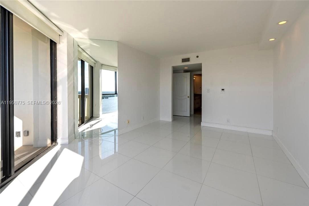 1000 ISL BLVD WILLIAMS IS · #2410 in Aventura - Photo 18