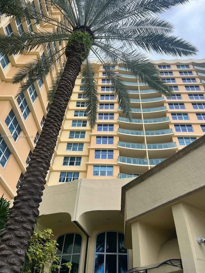 WAVE CONDO · #1119 in Hollywood - Photo 3