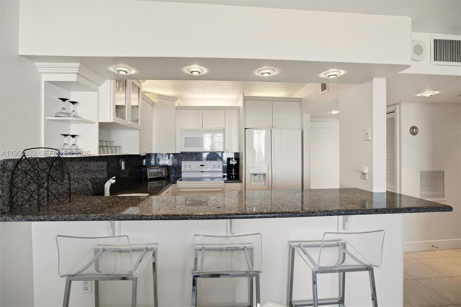 ROYAL ATLANTIC CONDO · #1024 in Miami Beach - Photo 12