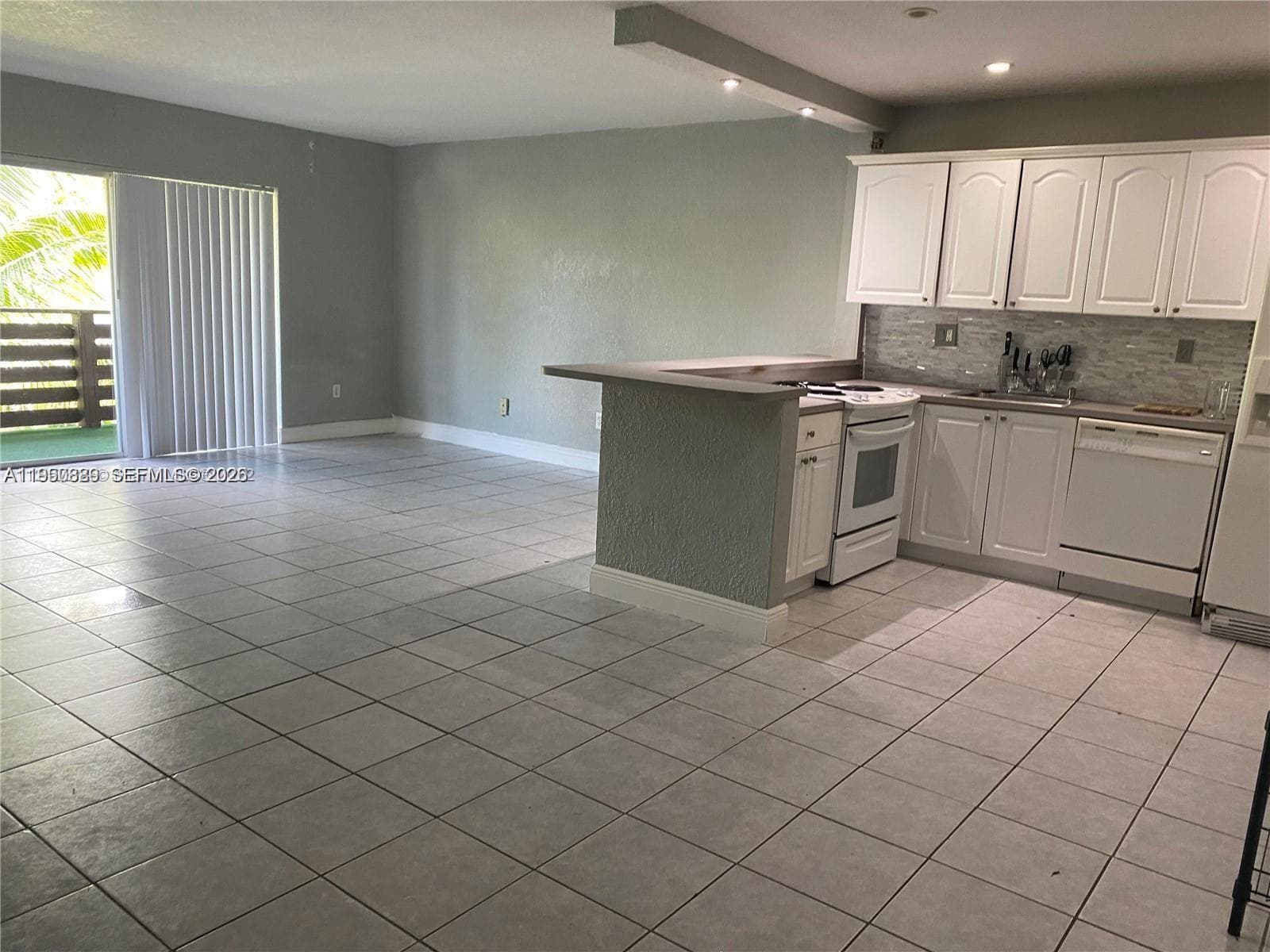 DADELAND CAPRI CONDO · #C309 in Miami - Photo 3