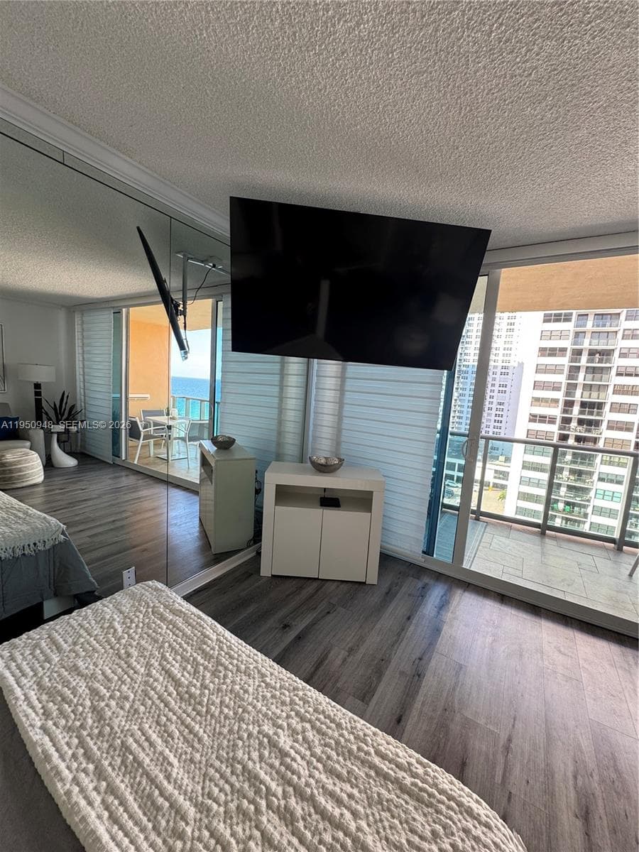 WAVE CONDO · #1105 in Hollywood - Photo 11