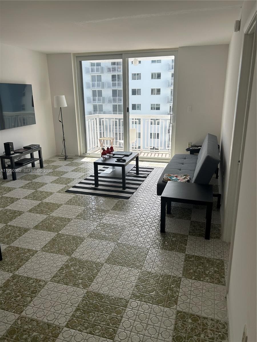 THE PRESIDENTIAL CONDO · #810 in Miami Beach - Photo 1