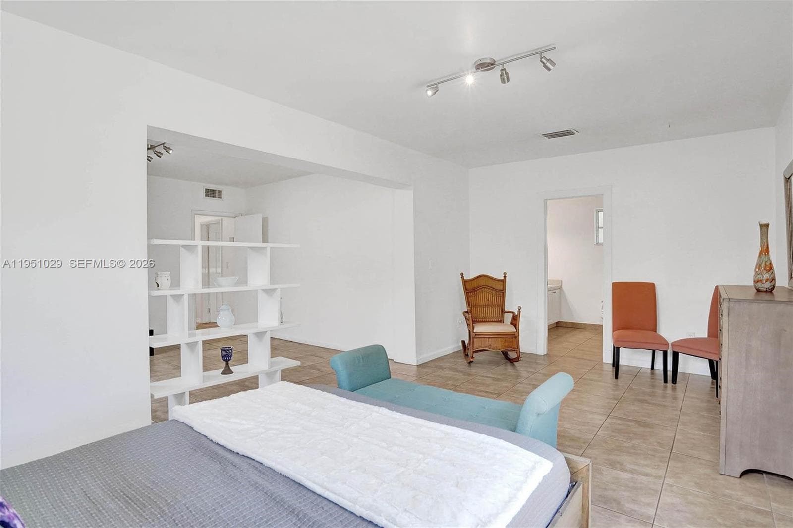 7525 W Treasure Dr photo 23