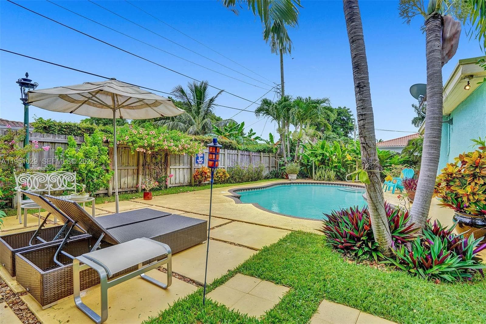 7525 W Treasure Dr photo 43