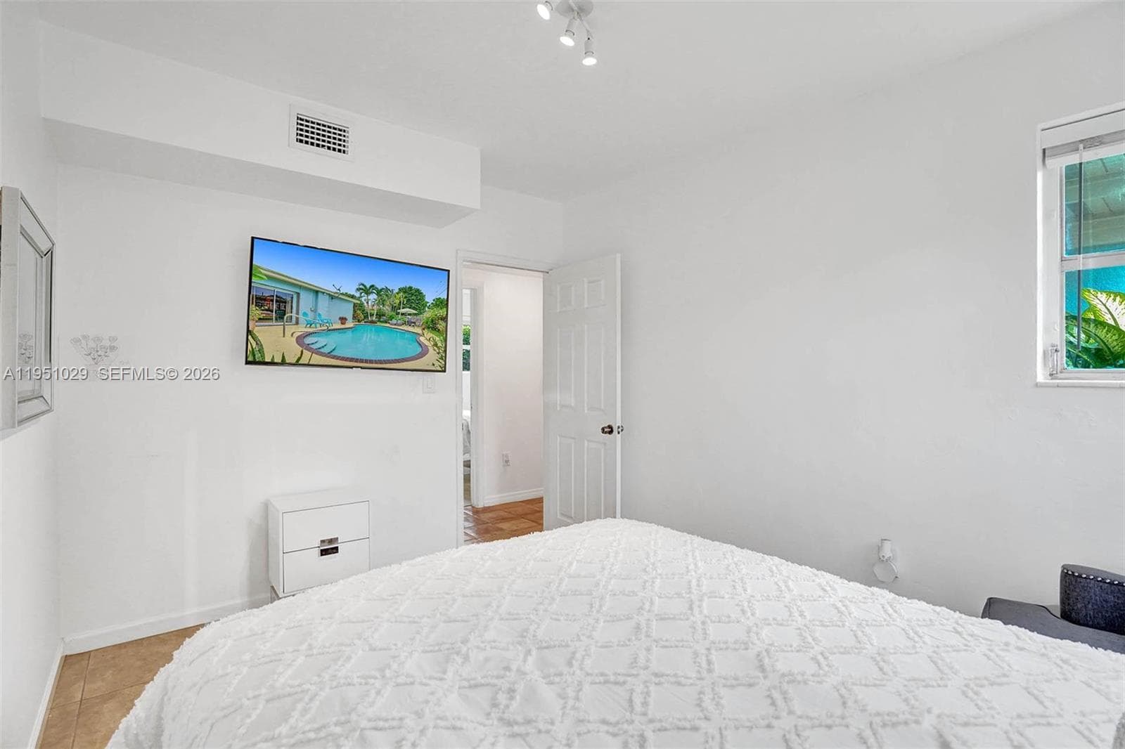 7525 W Treasure Dr photo 30