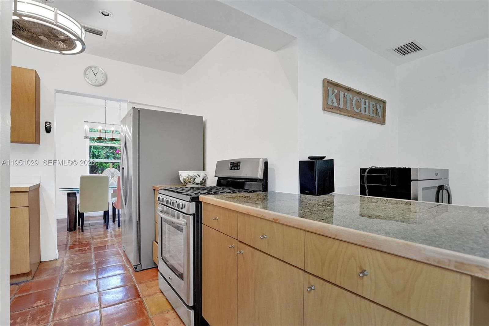 7525 W Treasure Dr photo 15