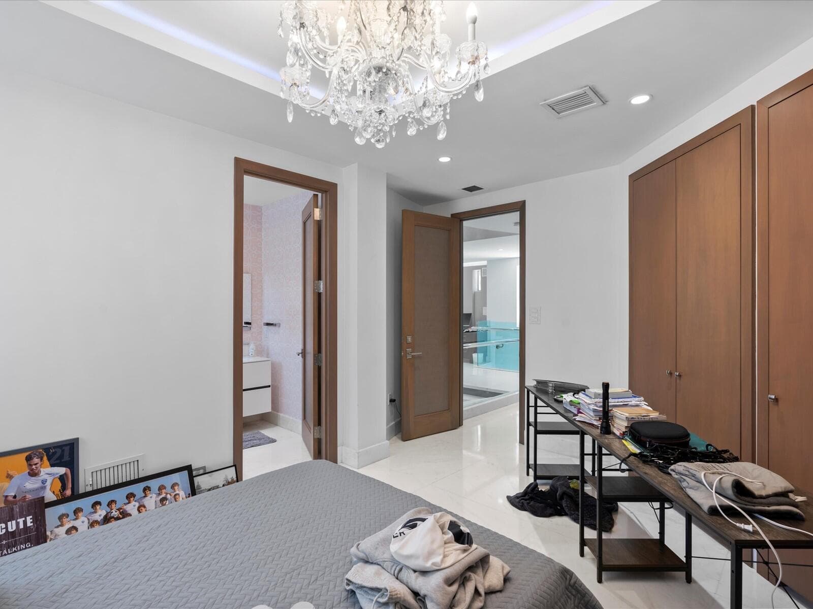 81-Bedroom