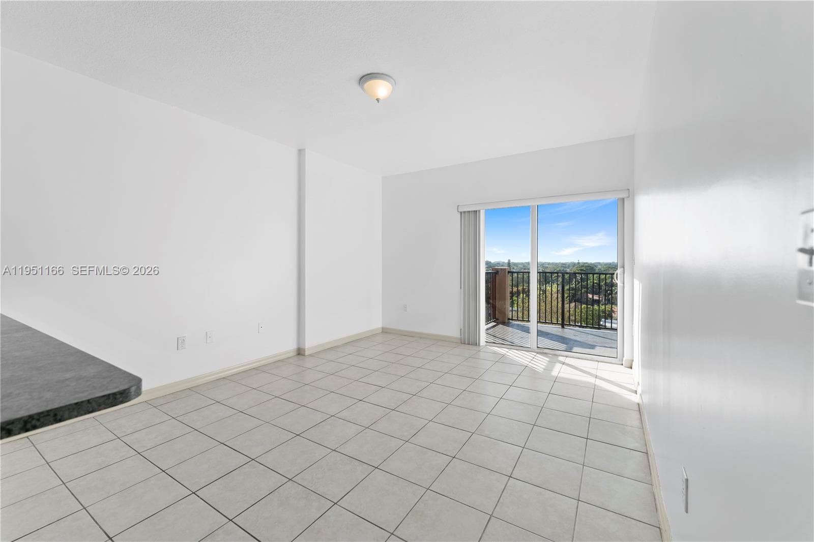 EMERALD PLAZA ON CORAL WA · #706 in Miami - Photo 2