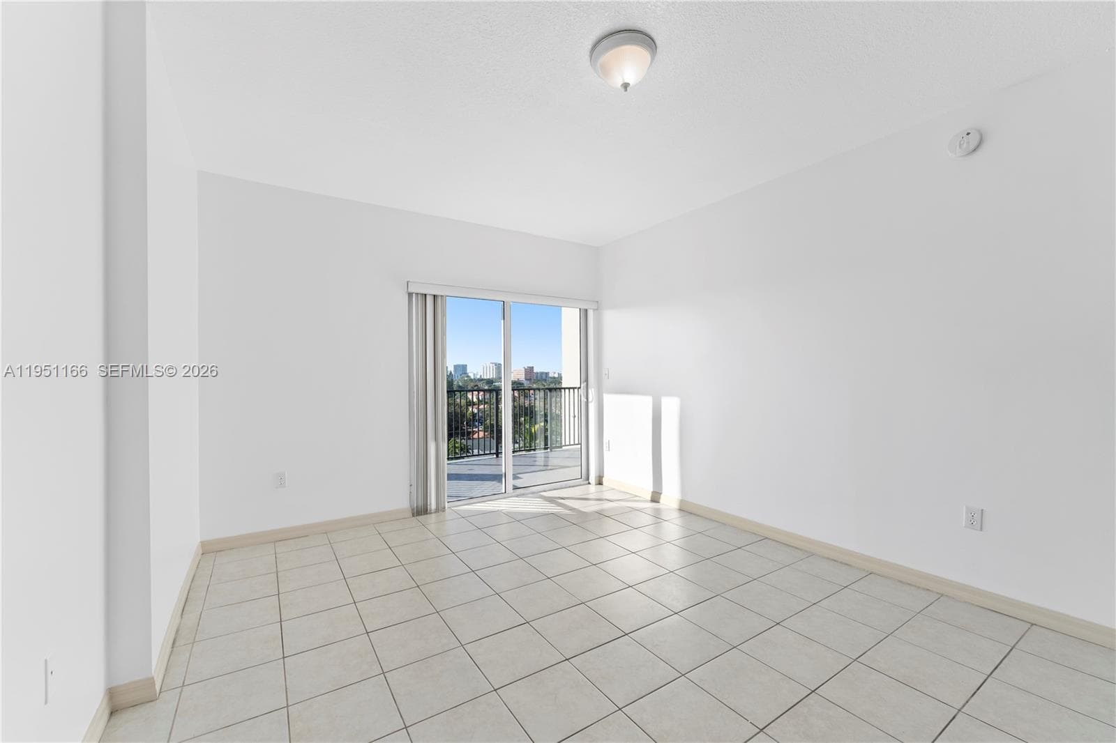 EMERALD PLAZA ON CORAL WA · #706 in Miami - Photo 3