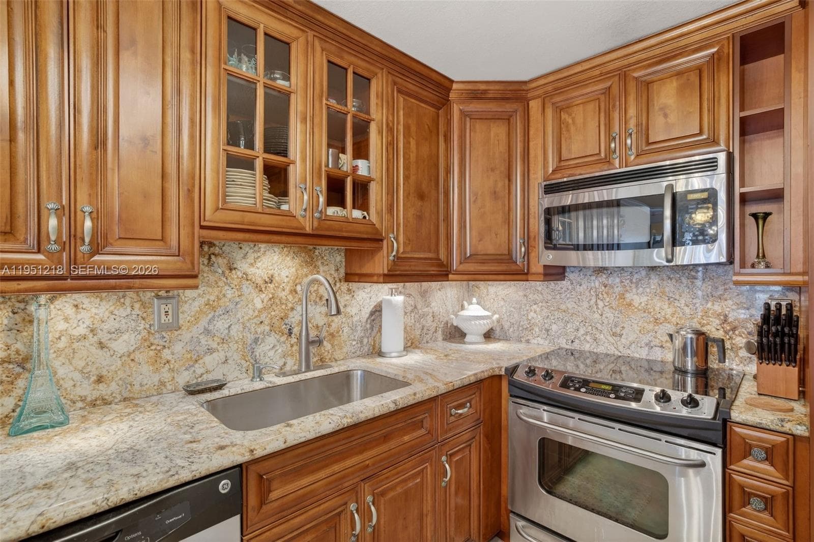 OCEANVIEW PARK · #806 in Hallandale Beach - Photo 25