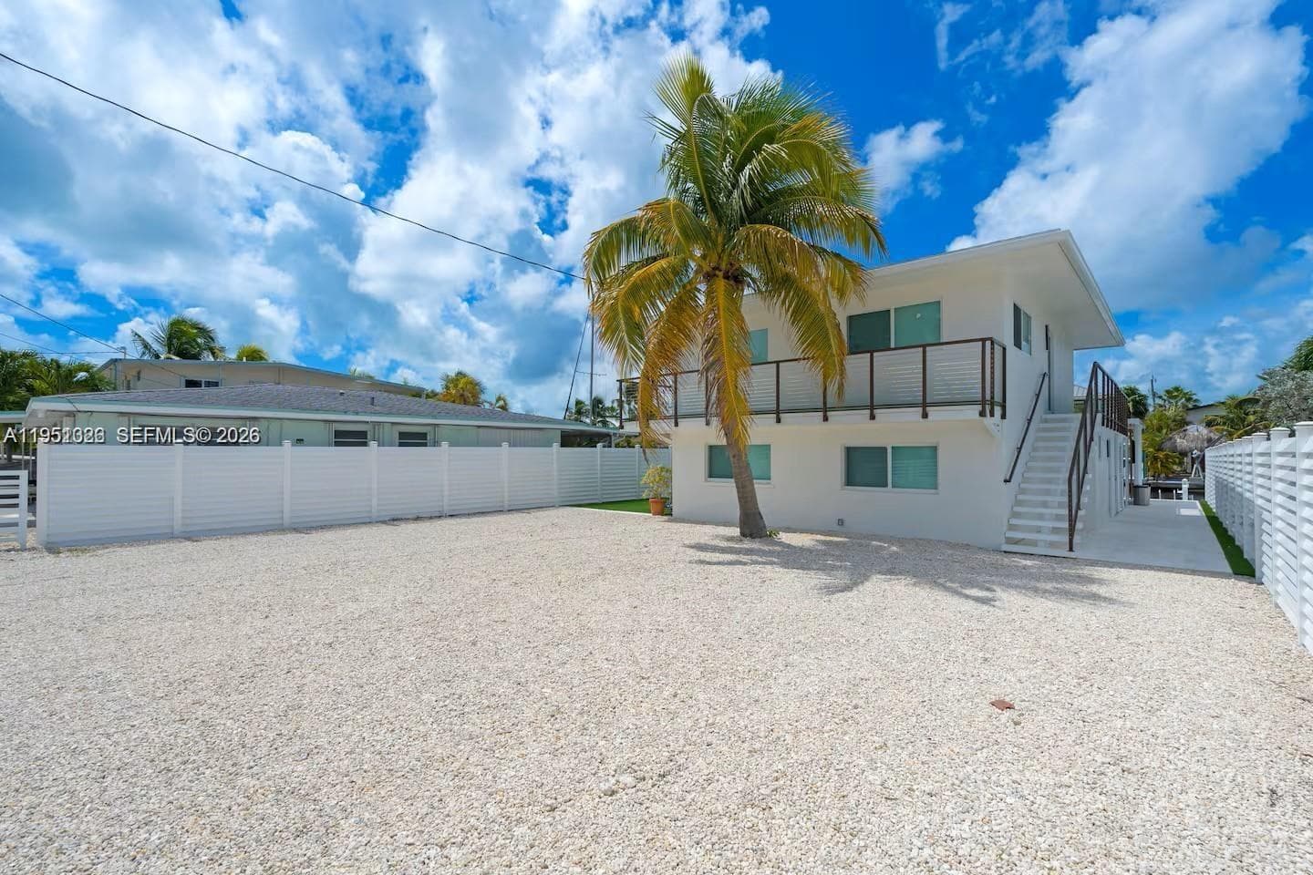 125 Gardenia St photo 2