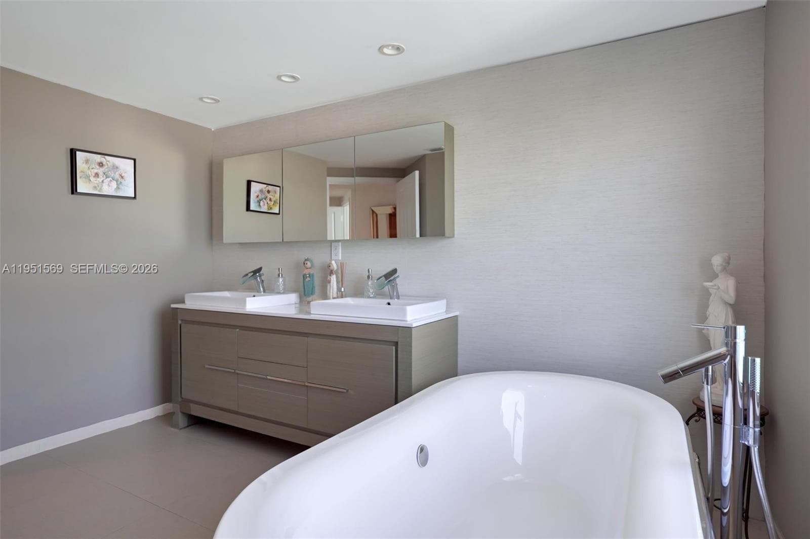 CAPOBELLA CONDO · #2107 in Miami Beach - Photo 15