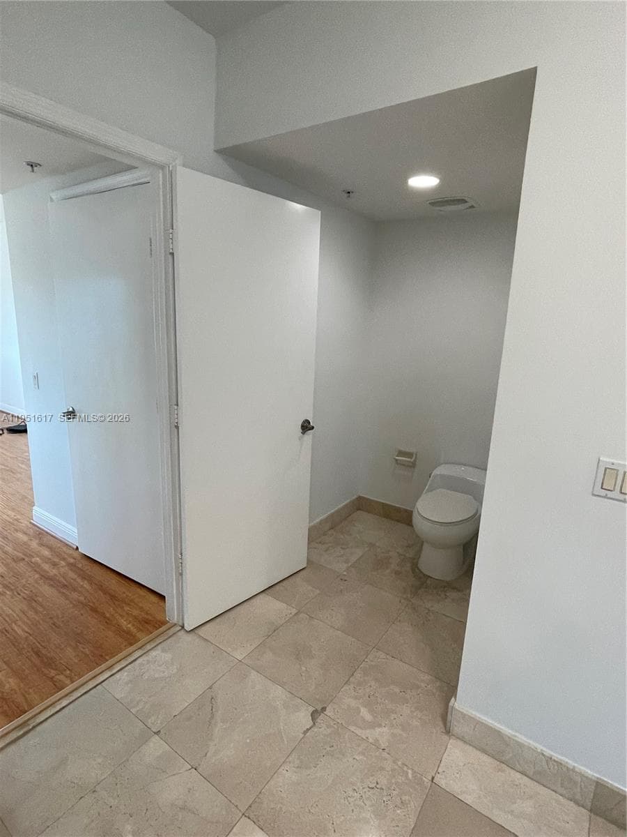 THE OAKS I CONDO · #201 in North Miami - Photo 16