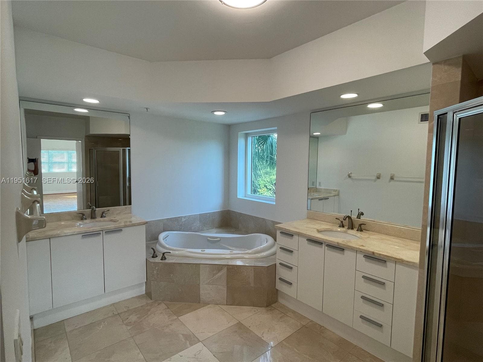 THE OAKS I CONDO · #201 in North Miami - Photo 14
