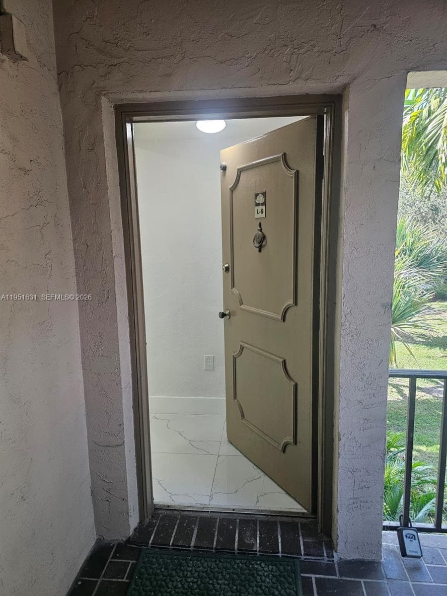 KINGSTON SQUARE CONDO · #L8 in Miami - Photo 6