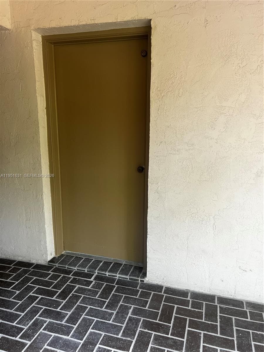 KINGSTON SQUARE CONDO · #L8 in Miami - Photo 7