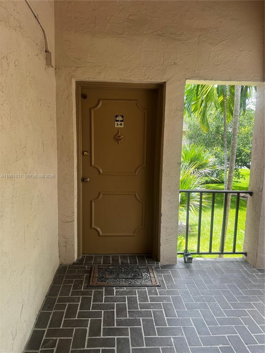KINGSTON SQUARE CONDO · #L8 in Miami - Photo 4