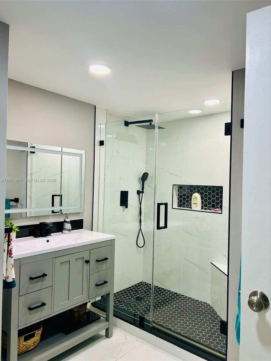 BUCKLEY TOWERS · #1406W in Miami - Photo 17