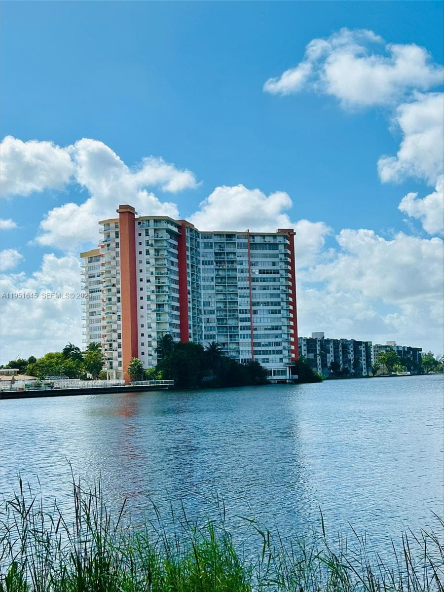 BUCKLEY TOWERS · #1406W in Miami - Photo 7