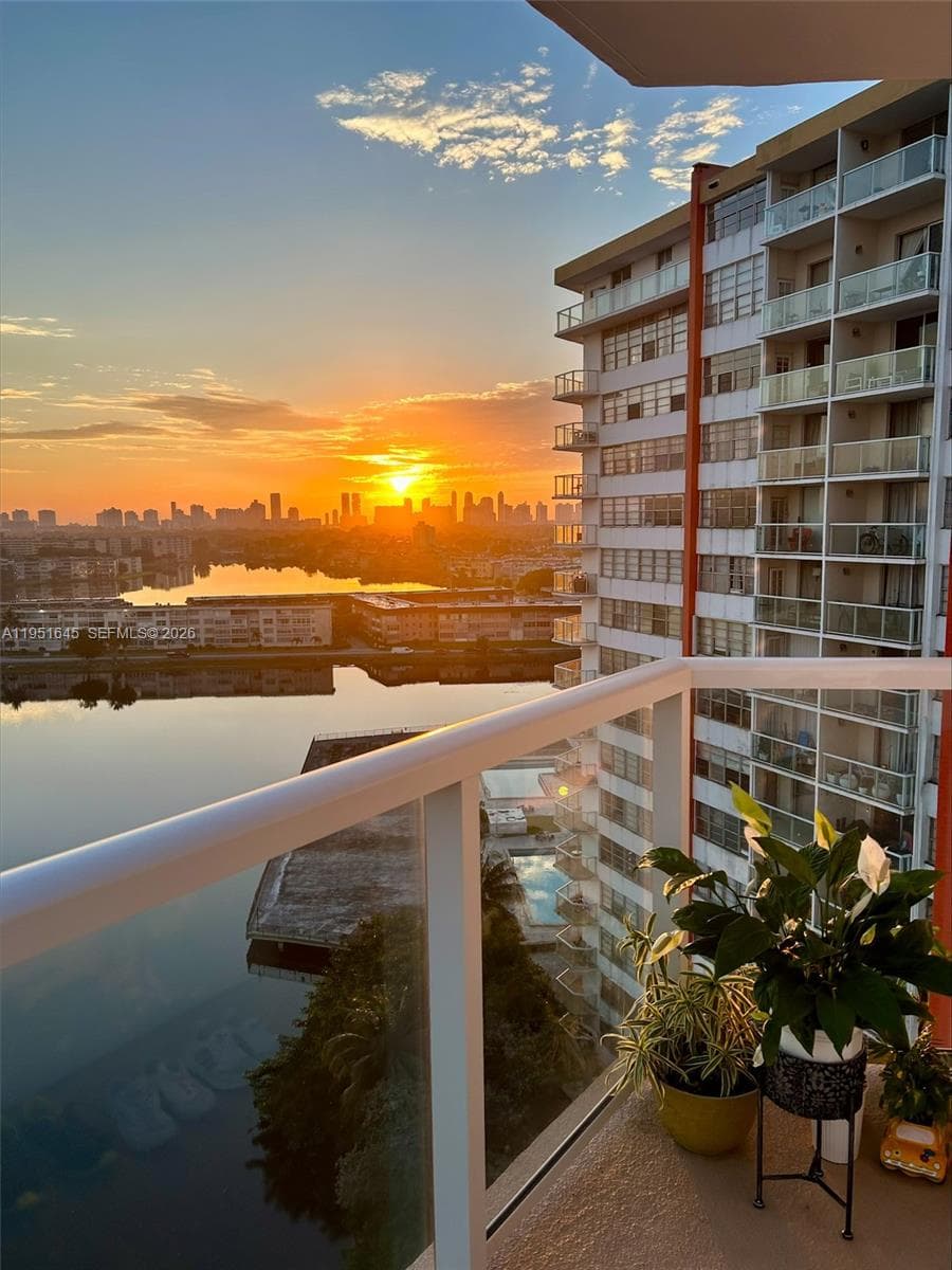 BUCKLEY TOWERS · #1406W in Miami - Photo 1