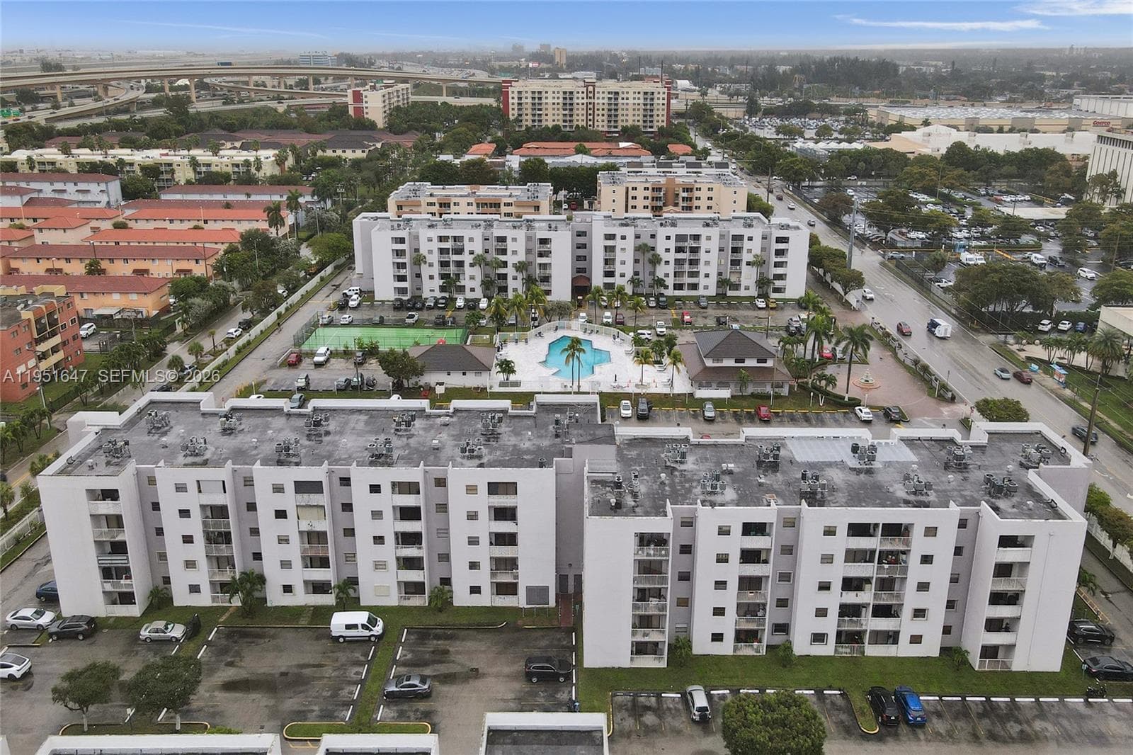 FONTAINEBLEAU GARDENS · #315 in Miami - Photo 3