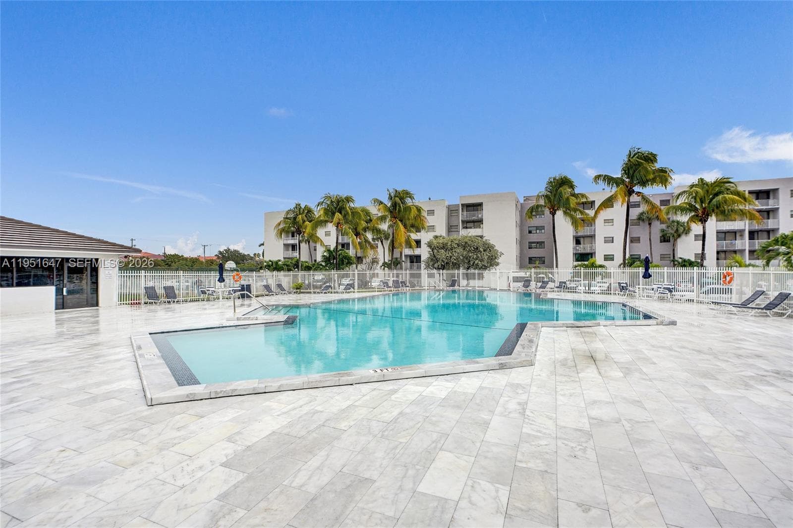 FONTAINEBLEAU GARDENS · #315 in Miami - Photo 35