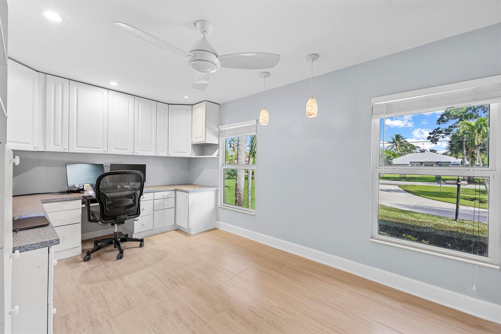 GUEST BEDROOM 3/ OFFICE