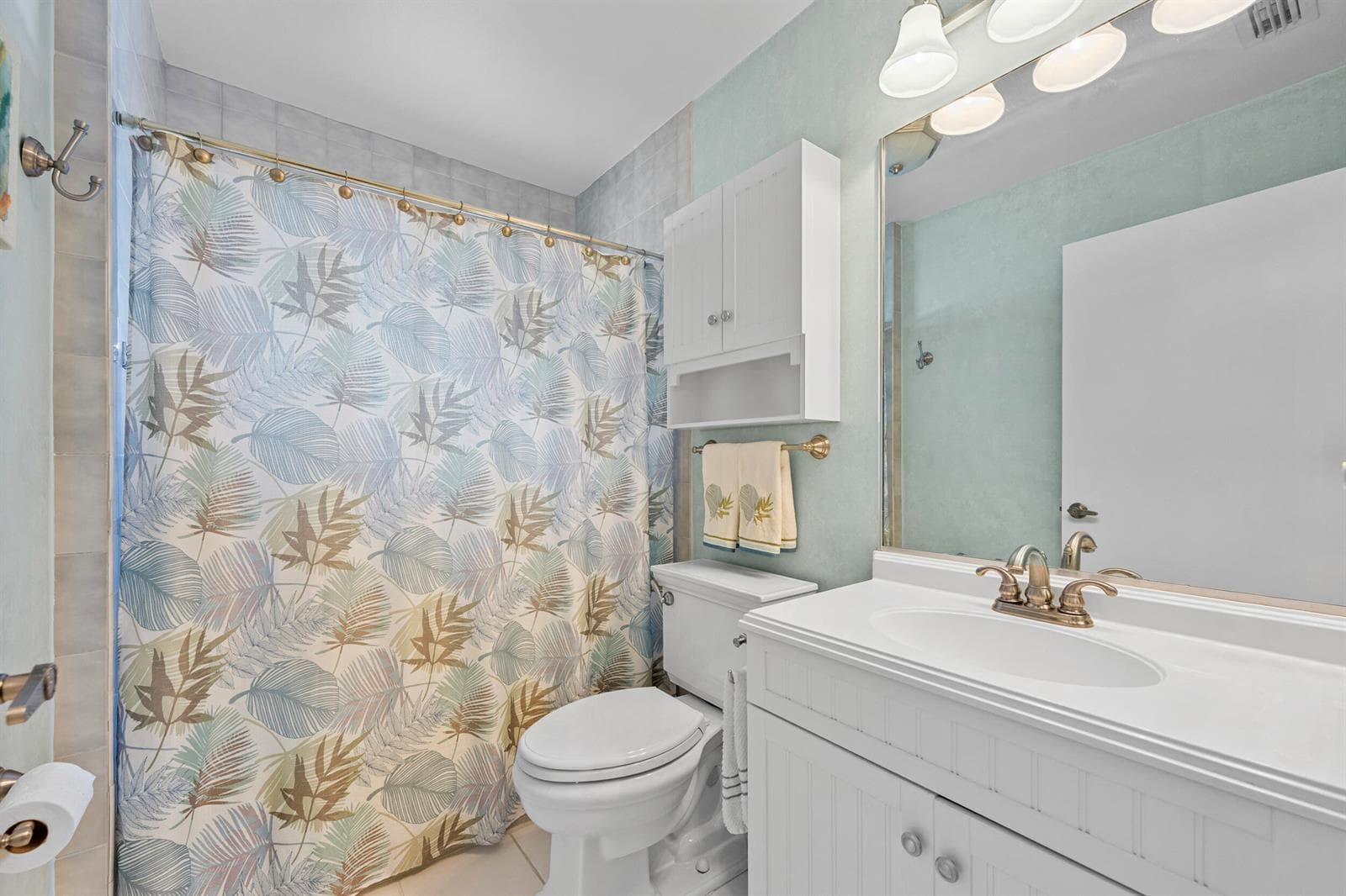 GUEST BATHROOM