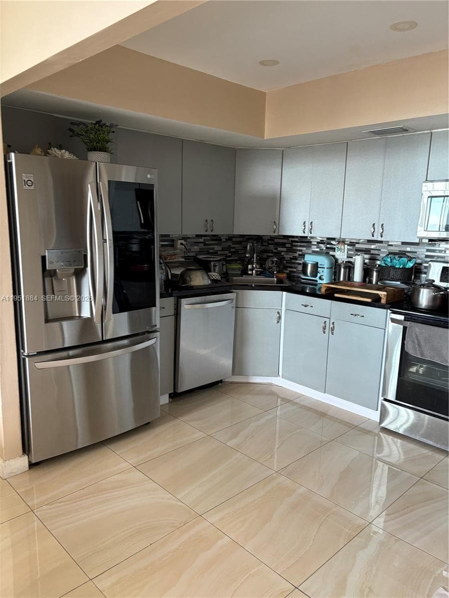 Bayview Towers · #B1605 in North Miami - Photo 2