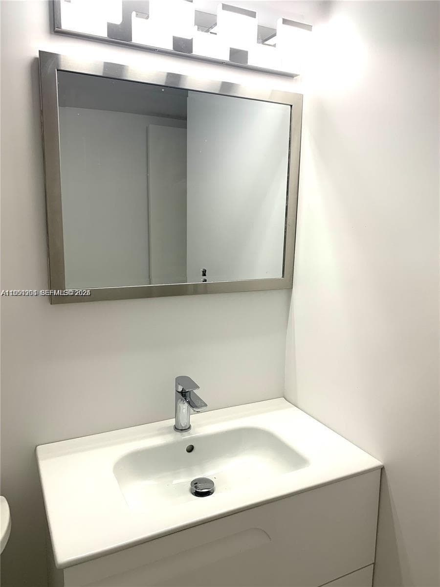 WINSTON TOWERS 700 CONDO · #714 in Sunny Isles Beach - Photo 17