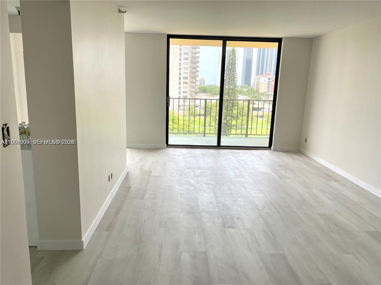 WINSTON TOWERS 700 CONDO · #714 in Sunny Isles Beach - Photo 3