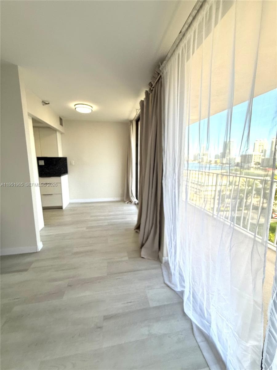 WINSTON TOWERS 700 CONDO · #714 in Sunny Isles Beach - Photo 5