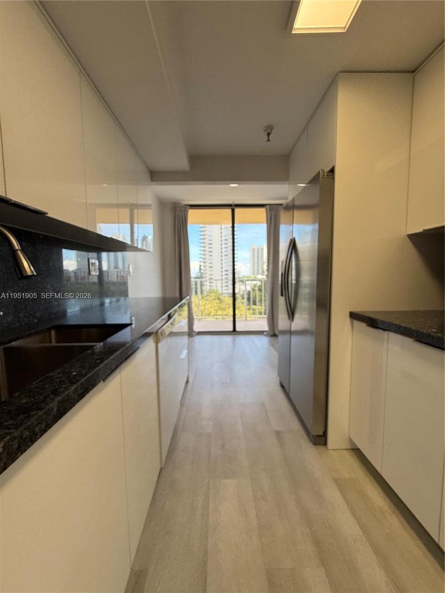 WINSTON TOWERS 700 CONDO · #714 in Sunny Isles Beach - Photo 11