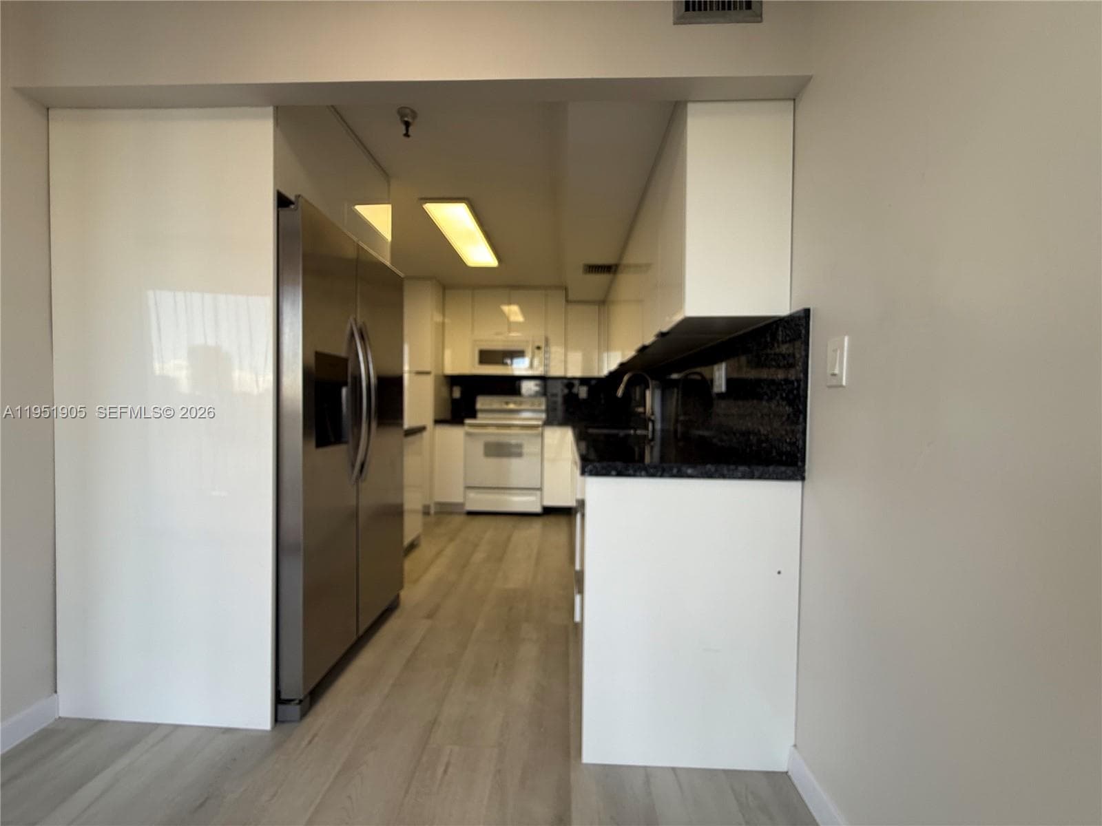 WINSTON TOWERS 700 CONDO · #714 in Sunny Isles Beach - Photo 8