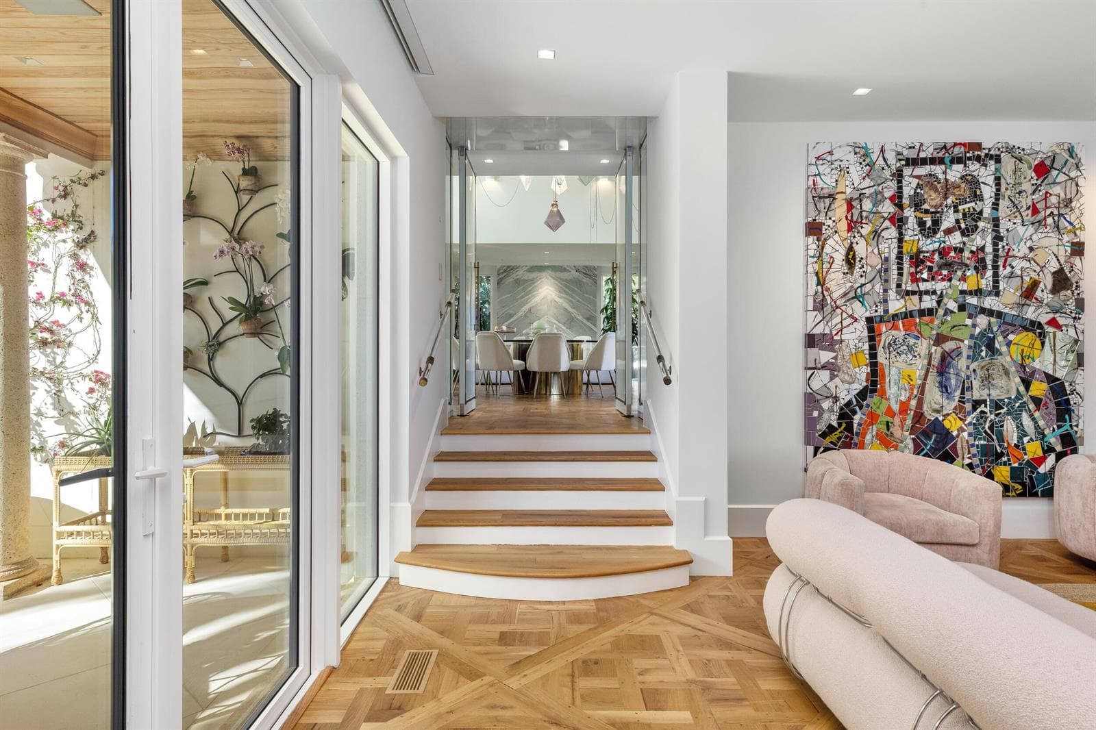 Steps to Dining Room
