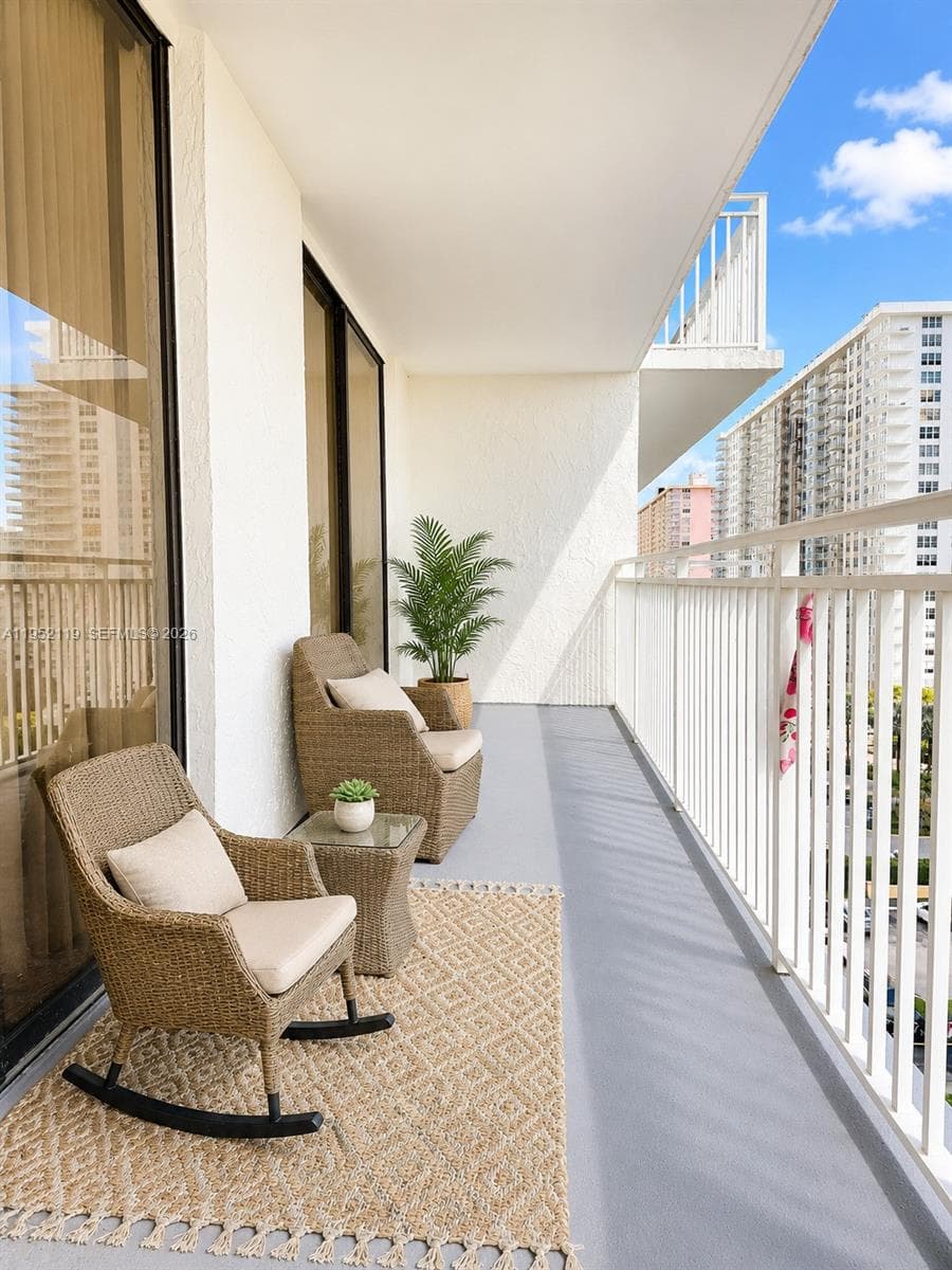 Wiston Tower 600 · #911 in Sunny Isles Beach - Photo 23