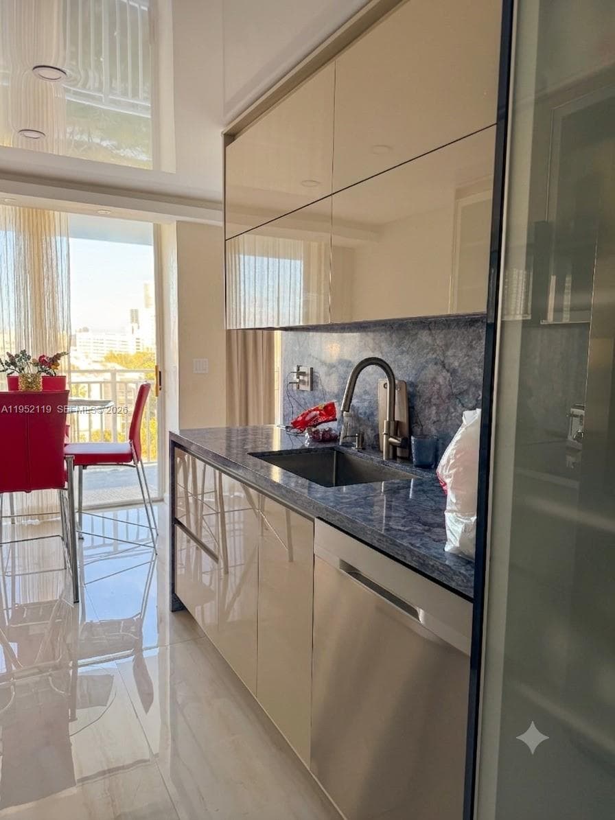Wiston Tower 600 · #911 in Sunny Isles Beach - Photo 7