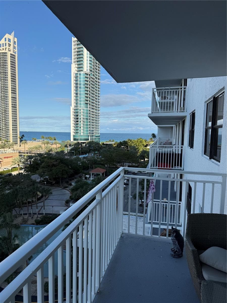 Wiston Tower 600 · #911 in Sunny Isles Beach - Photo 24