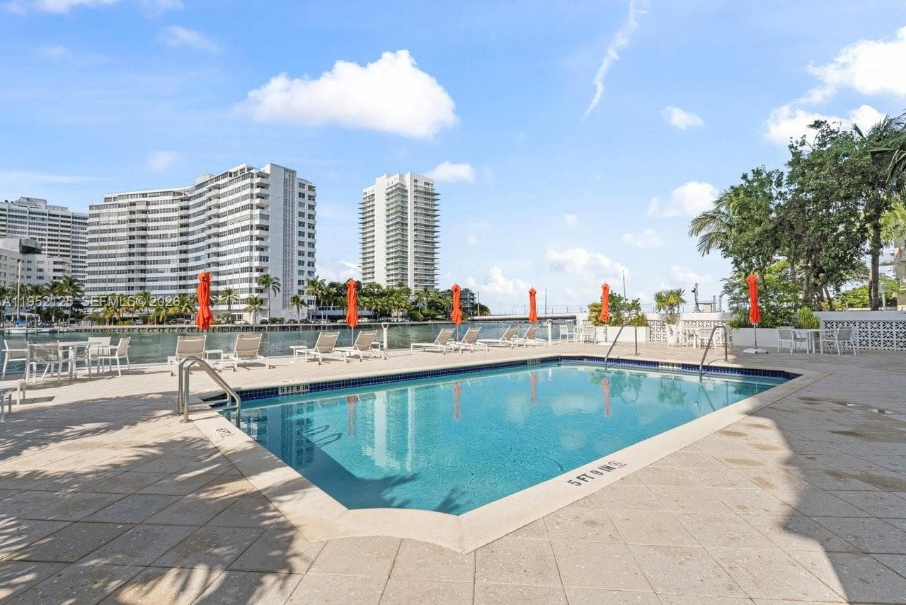LINCOLN BAY TOWERS CONDO · #307 in Miami Beach - Photo 1