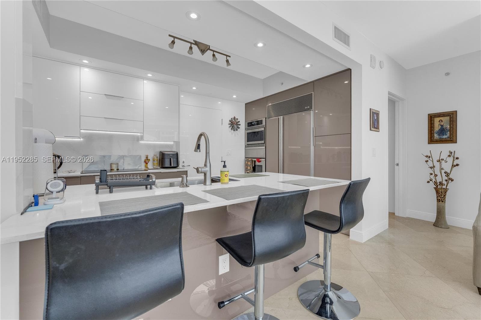 OCEAN PALMS CONDO · #606 in Hollywood - Photo 6