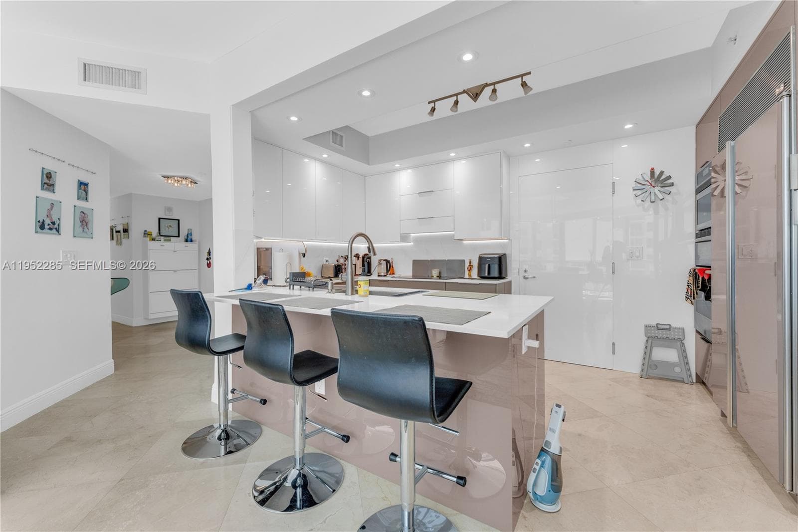 OCEAN PALMS CONDO · #606 in Hollywood - Photo 5