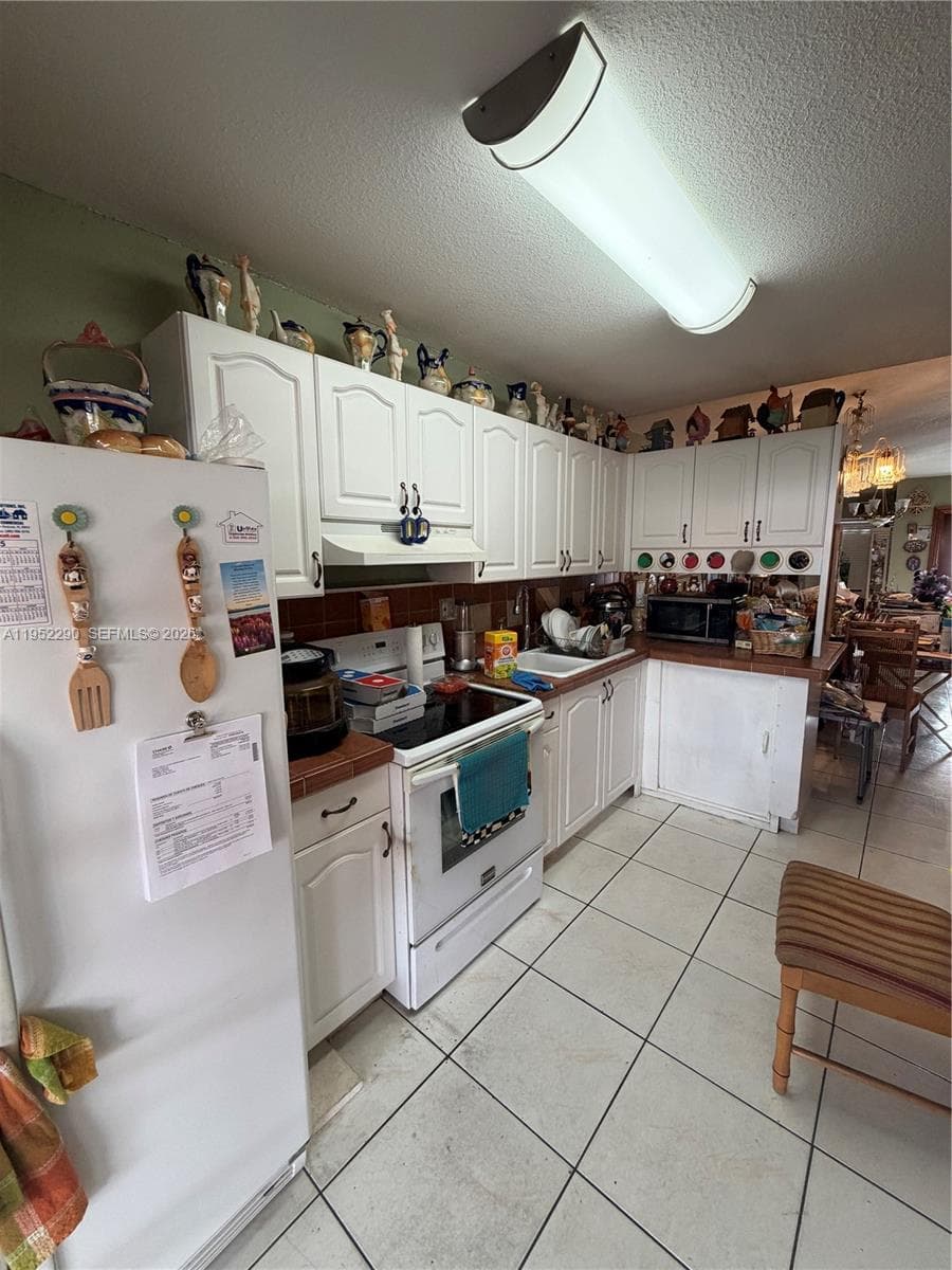 LES FONTAINES CONDO · #81 in Hialeah Gardens - Photo 4
