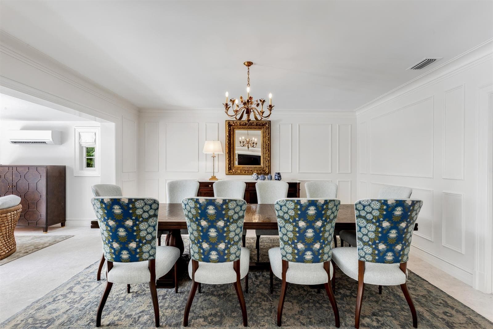 DINING_STRAIGHT_EB