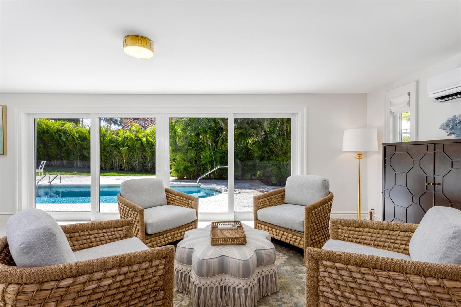 SUNROOM_TO_POOL_ANGLE_LEFT-3
