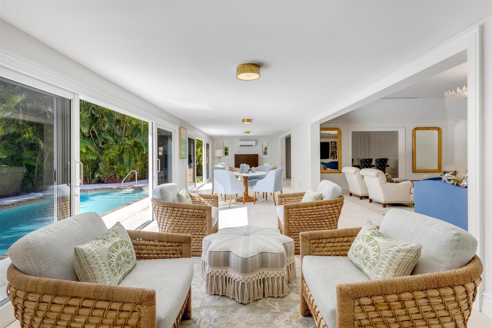 SUNROOM_TABLE_TO_POOL_ANGLE_EB-2