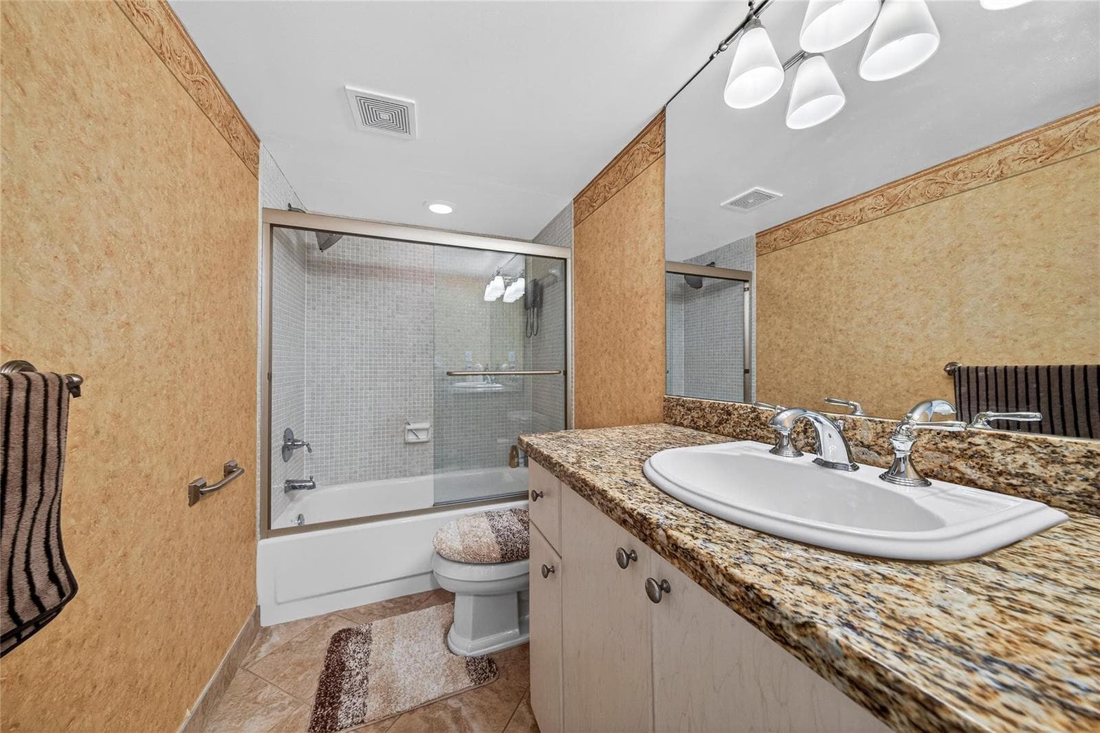 bathroom 2- Tub/shower combo