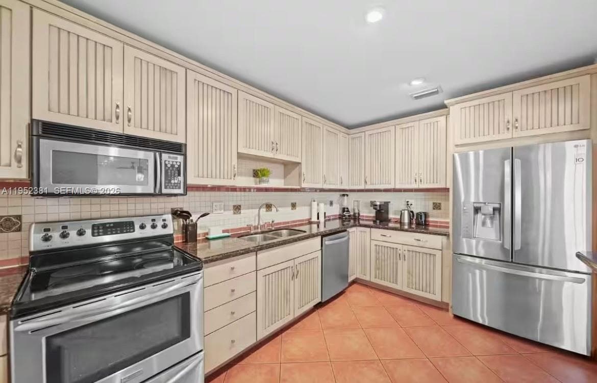 COLONIAL MANOR WEST APART · #307 in Fort Lauderdale - Photo 8