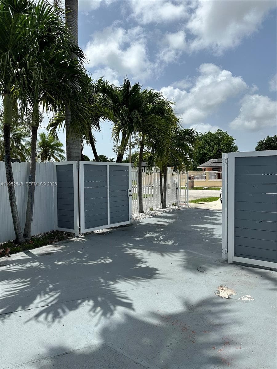 11631 SW 179th Ter photo 6