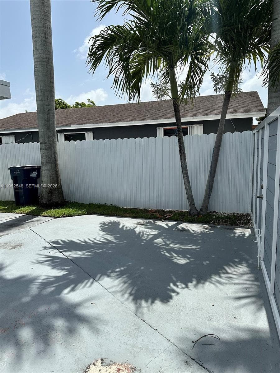 11631 SW 179th Ter photo 5