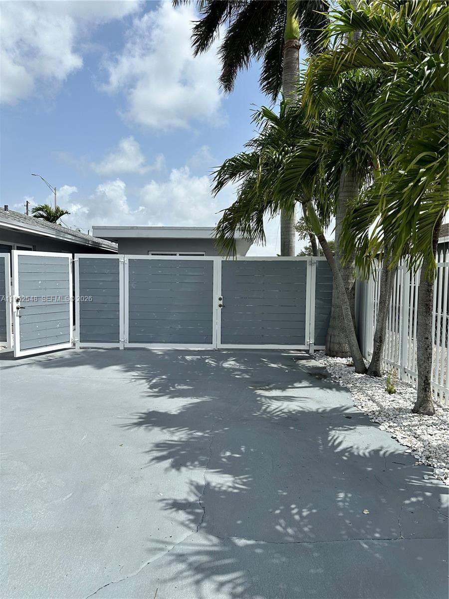 11631 SW 179th Ter photo 8